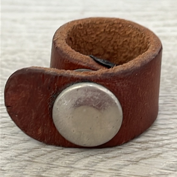 Leather Snap Close Ring - Picture 2 of 5